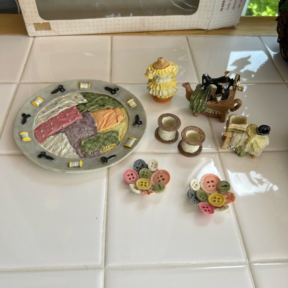 Wongs International Trading Miniature Sewing Tea Set Polystone 1995 NIB - Picture 4 of 11